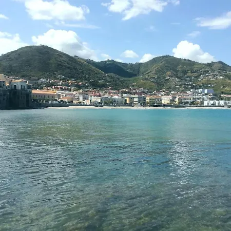 アパート Dea チェファル